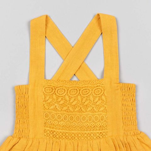 Sluneční žluté šaty